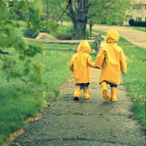 kids-yellow-raincoat